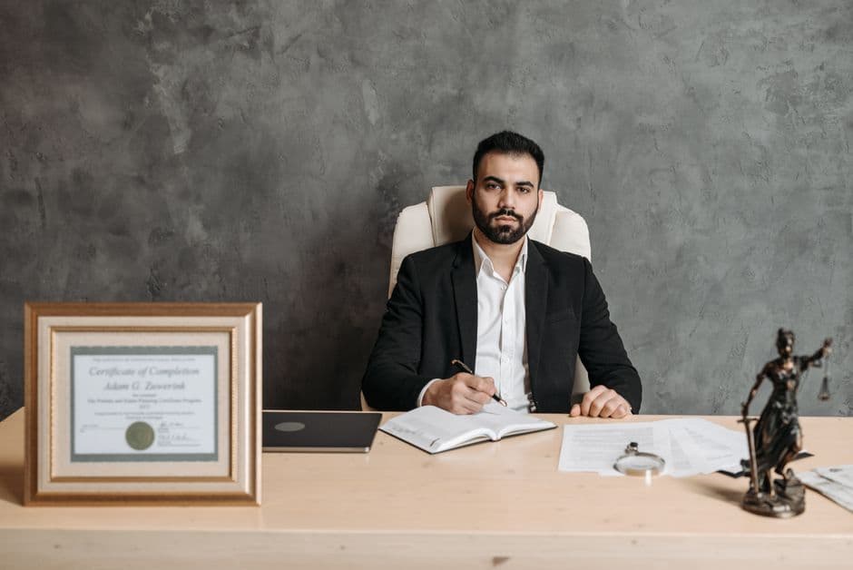 أفضل محامي تحكيم في الإمارات: كيف تختار الخبير لقضيتك
