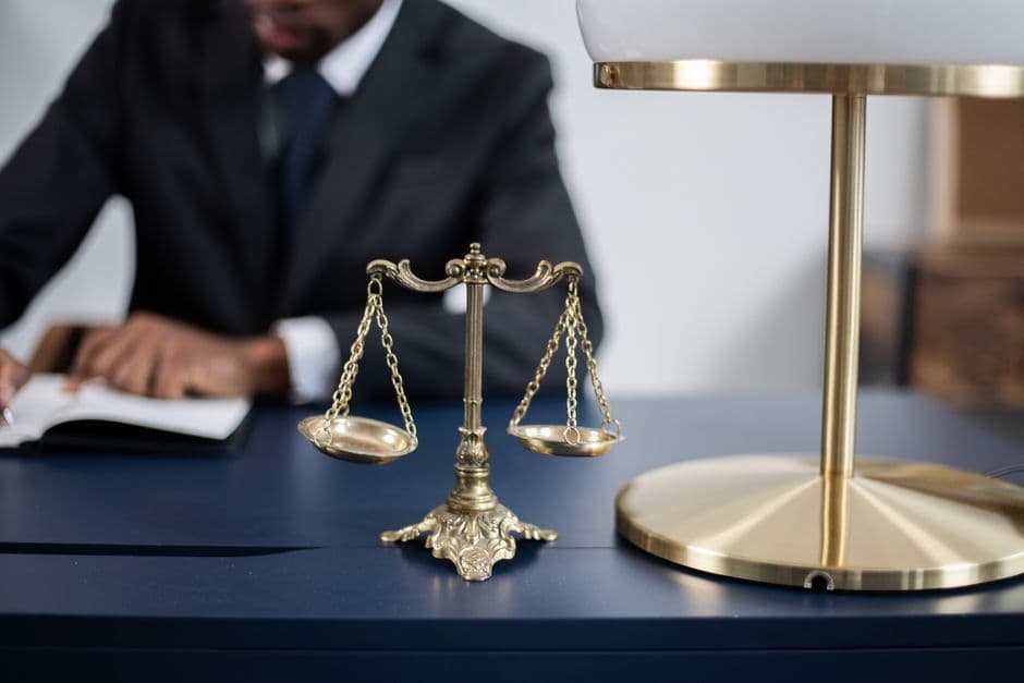Choosing the Right Arbitration Lawyer in the UAE: Key Factors