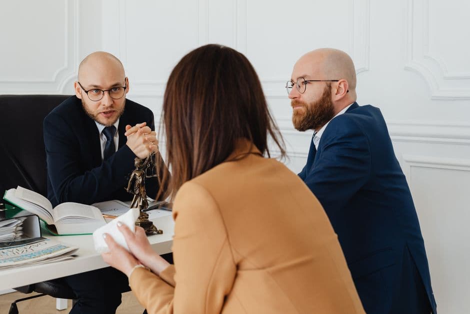 Dubai business lawyer provides commercial law advice