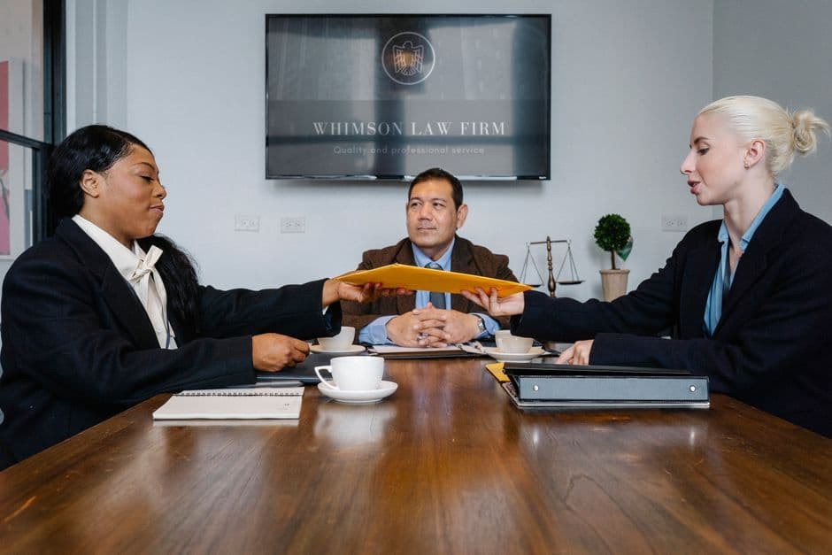 Finding a Business Lawyer Near You in the UAE: What to Expect