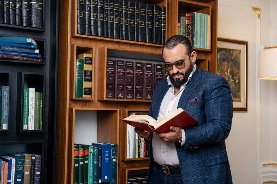 دليل محامي شركات ناشئة في دبي: التأسيس، التمويل وحماية الملكية الفكرية